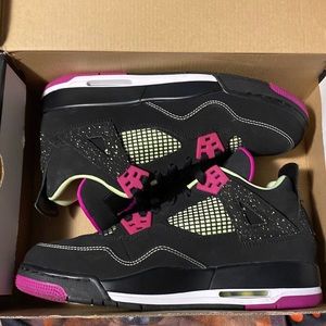 women’s Air Jordan sneakers size 7